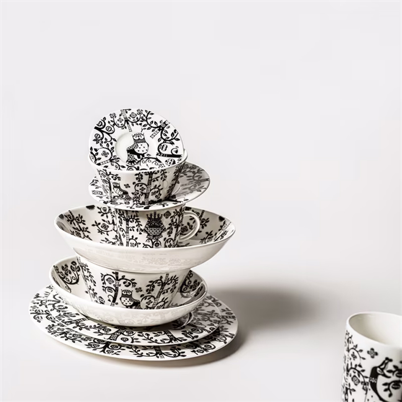 タイカ プレート 27cm ブラックiittala/Arabia|北欧食器のイッタラ