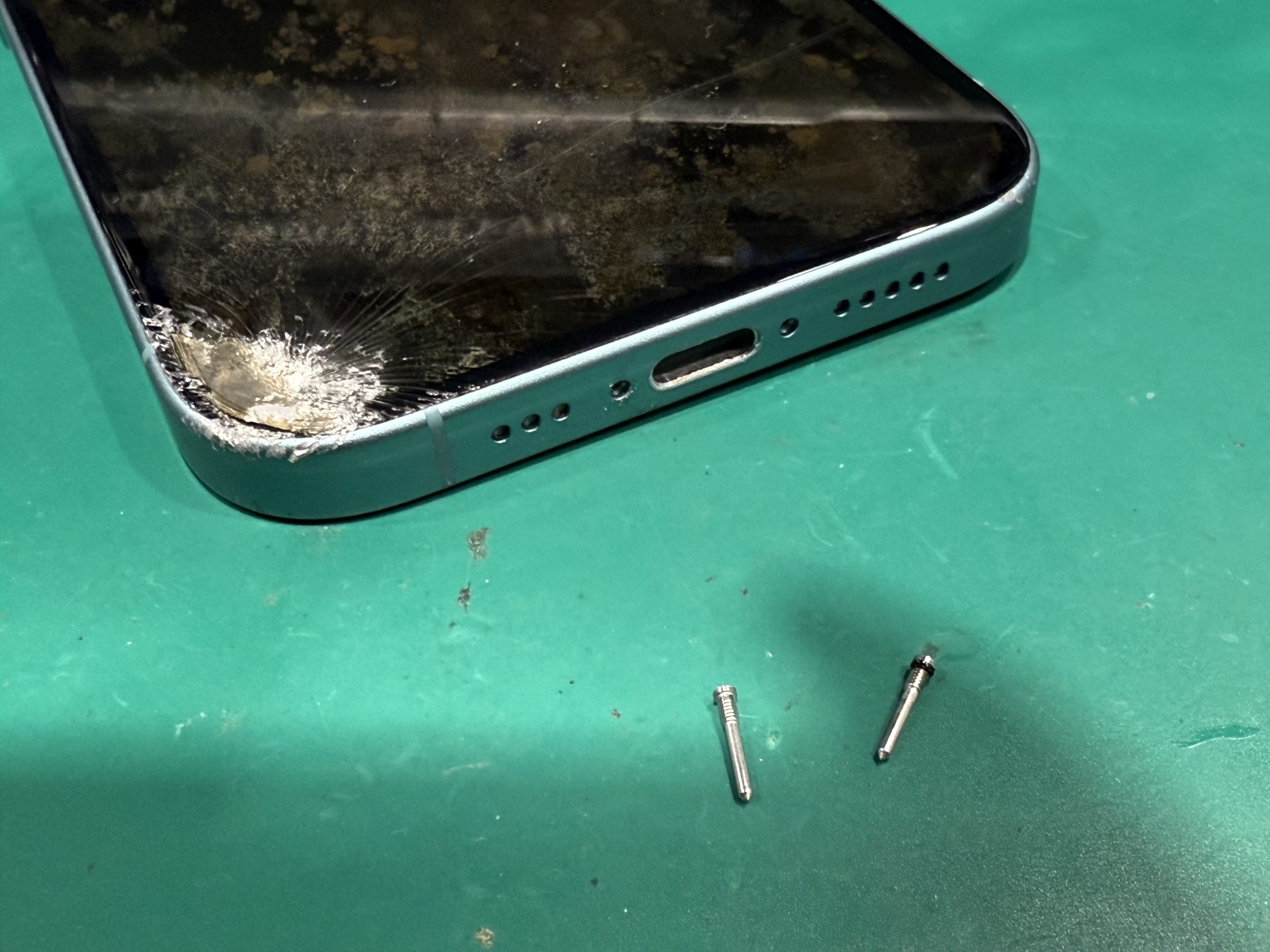 iPhone16 フロントパネル交換修理を承りました！ | iPhone修理アイサポ