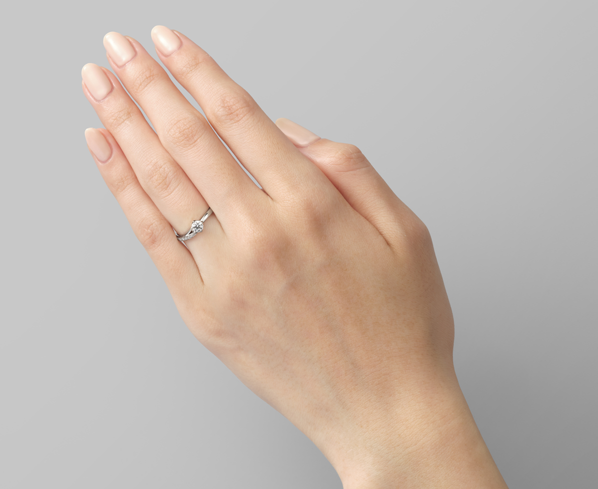 プラウ｜婚約指輪（エンゲージリング）｜カップルに人気の婚約指輪