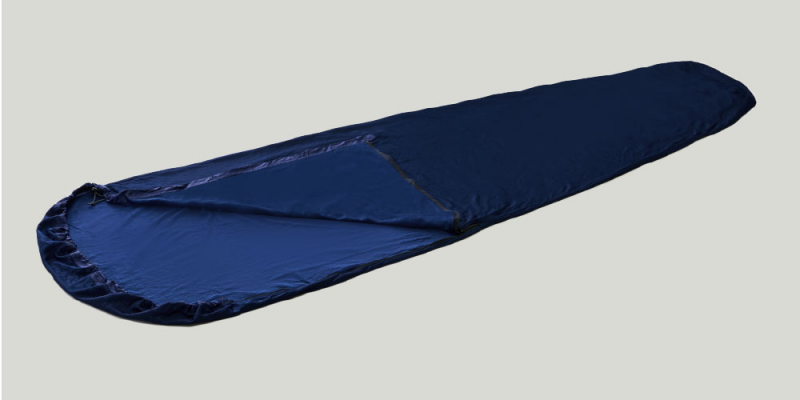 美品 Slow Trek 1300 寝袋 青・黒 イスカ 美品 Slow Trek 1300 寝袋 青