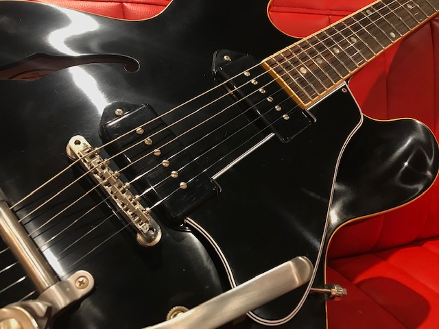 本日入荷のNew Gibson Guitar『ES-330 Dot VOS Ebony w/Bigsby