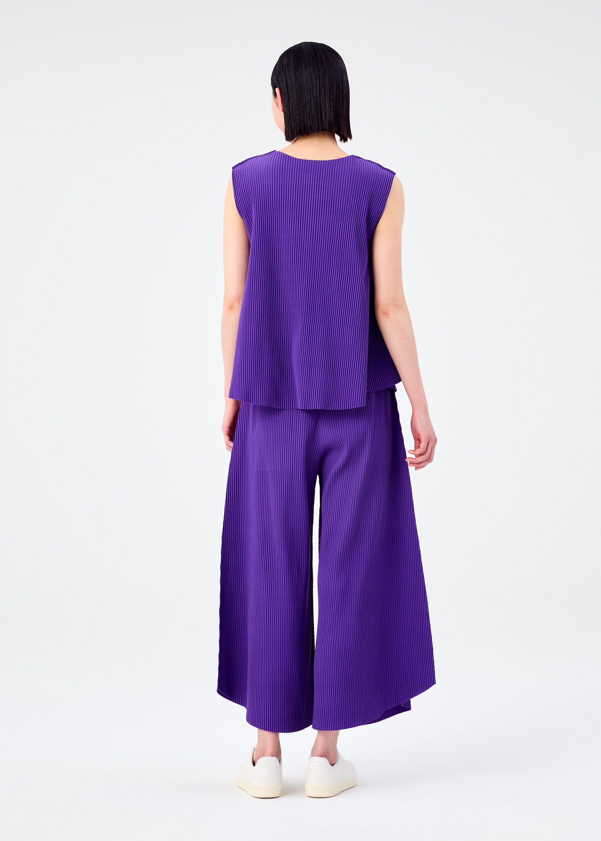 SWING PLEATS – isseymiyake.com