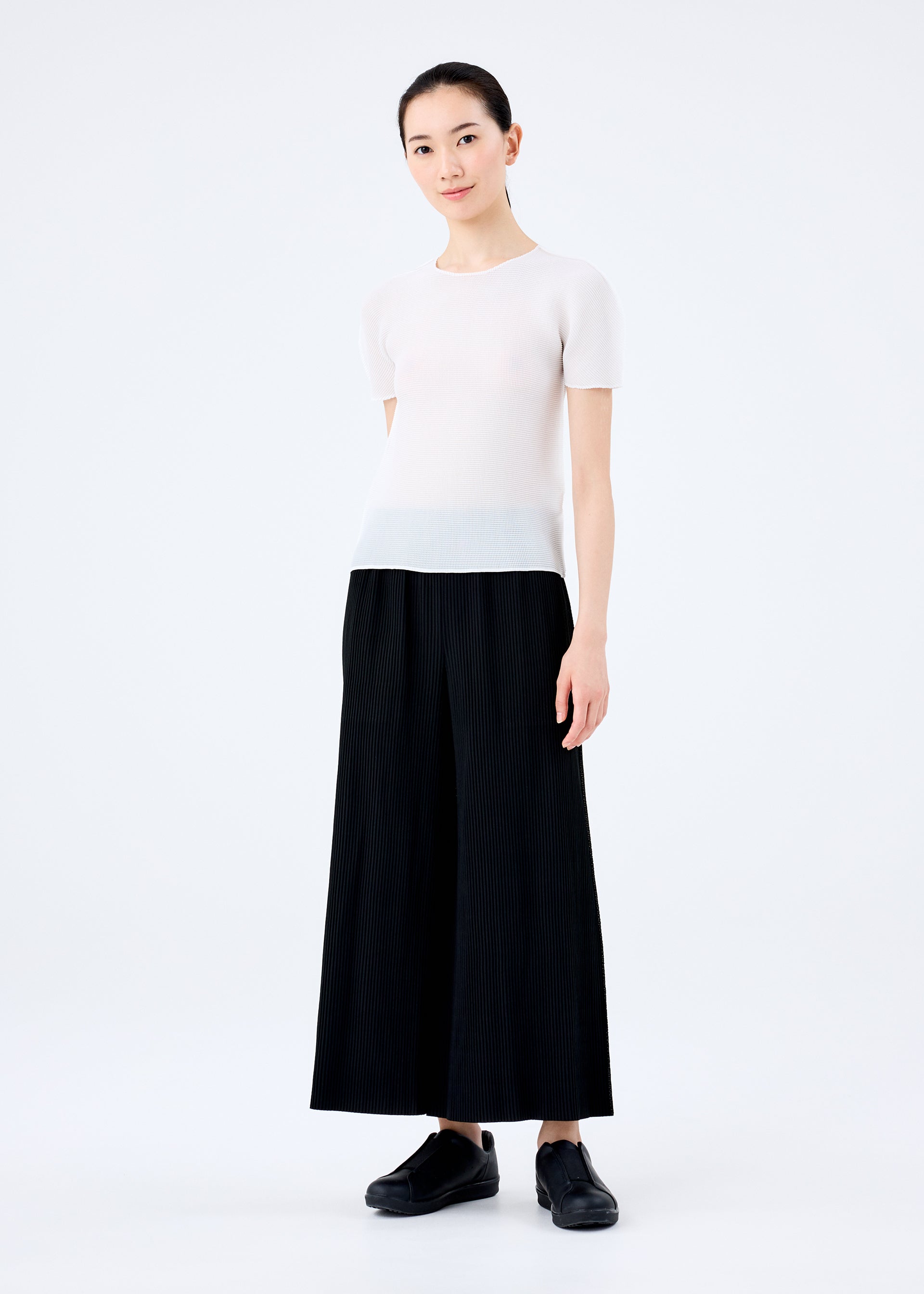 FINE KNIT PLEATS BLACK – isseymiyake.com