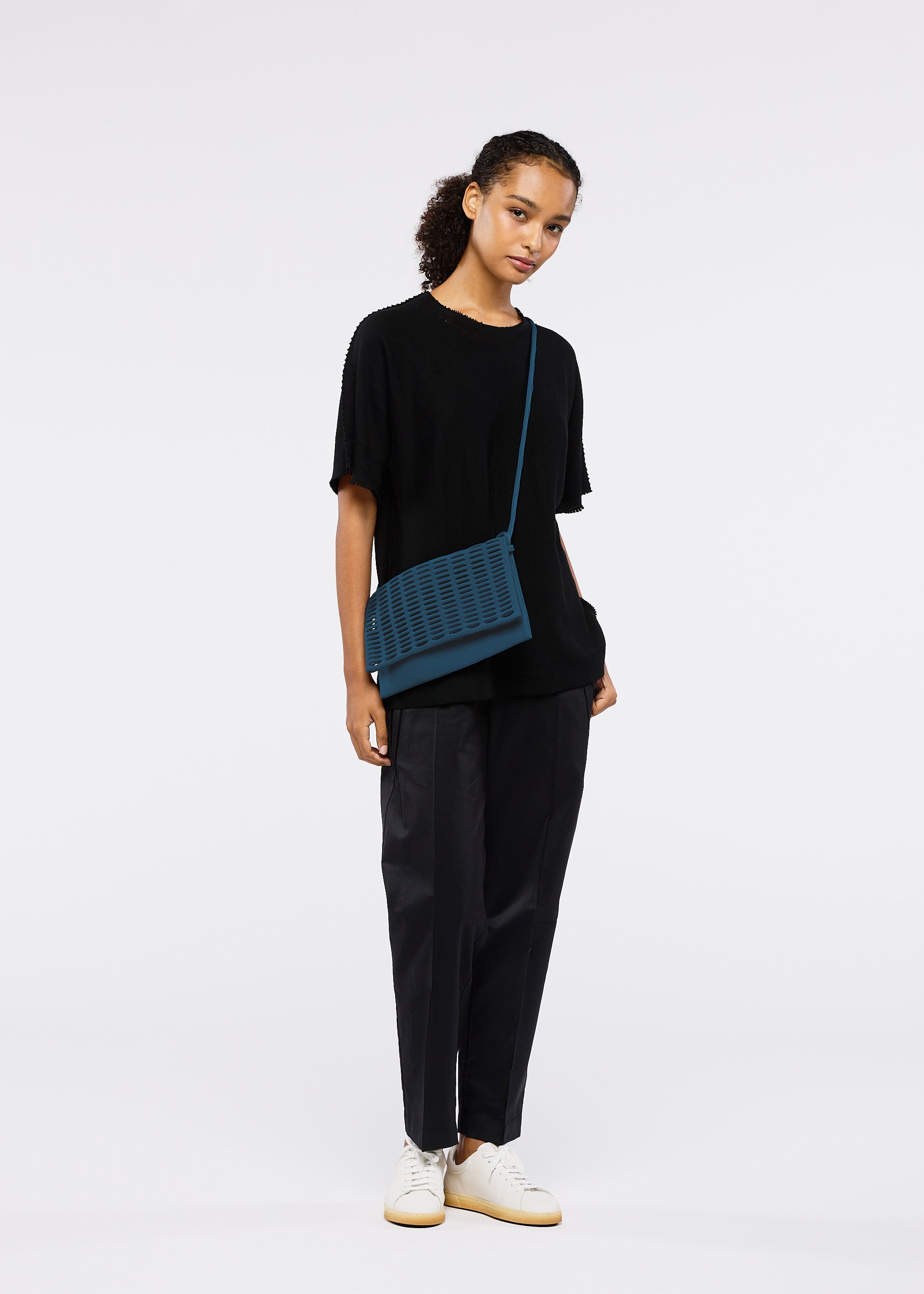 MOKKO FLAP POUCH – isseymiyake.com