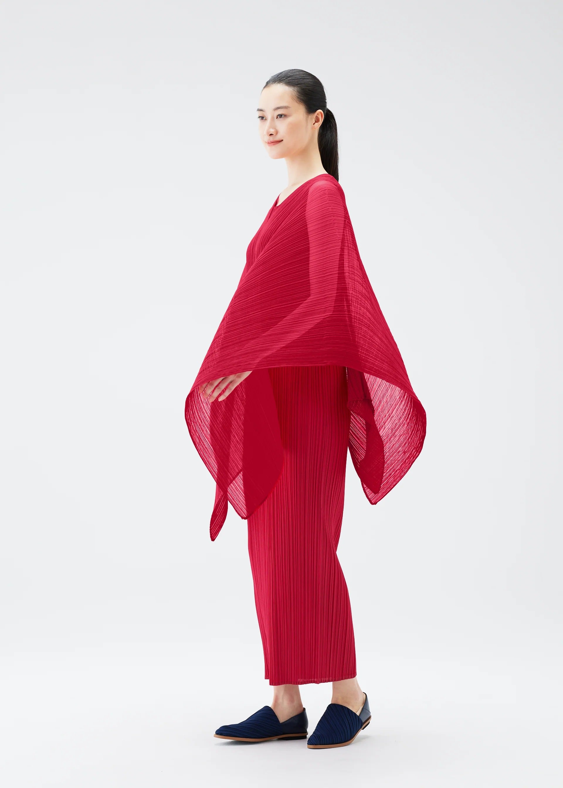 COLORFUL MADAME-T SMALL – isseymiyake.com