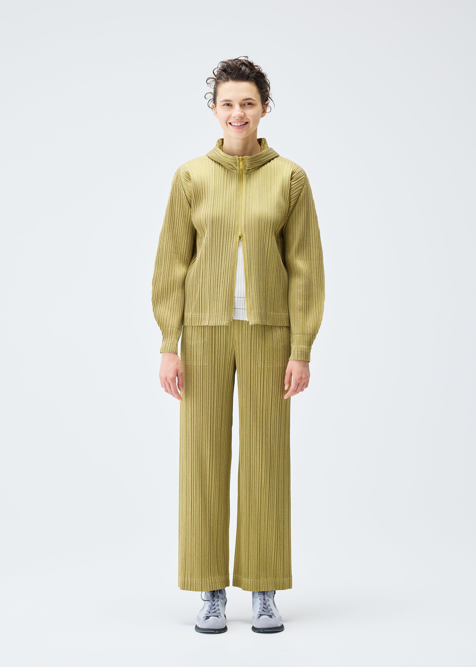 ウィメンズ／パンツ – Page 3 – isseymiyake.com