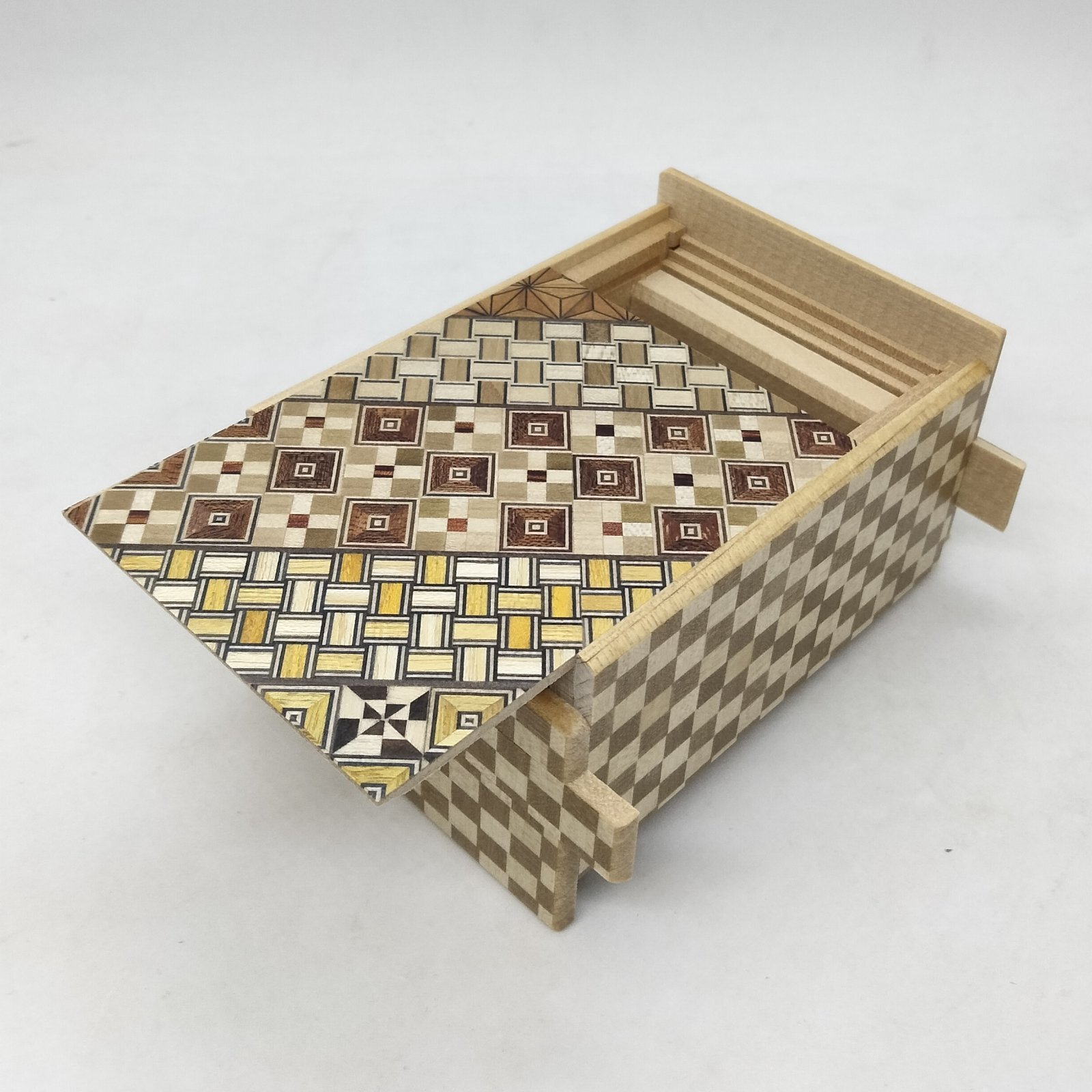 18 steps Yosegi (top panel)/Ichimatsu 4 sun Japanese puzzle box
