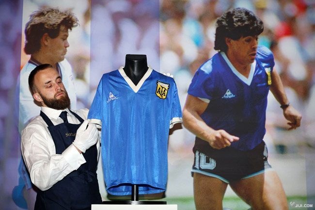 1986年のW杯準々決勝でマラドーナさんが着…：世界のオークション