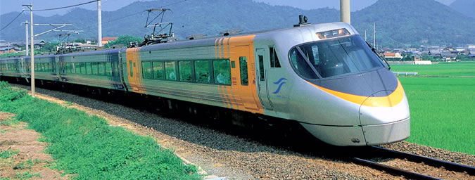 車両情報＜8000系特急電車＞：JR四国