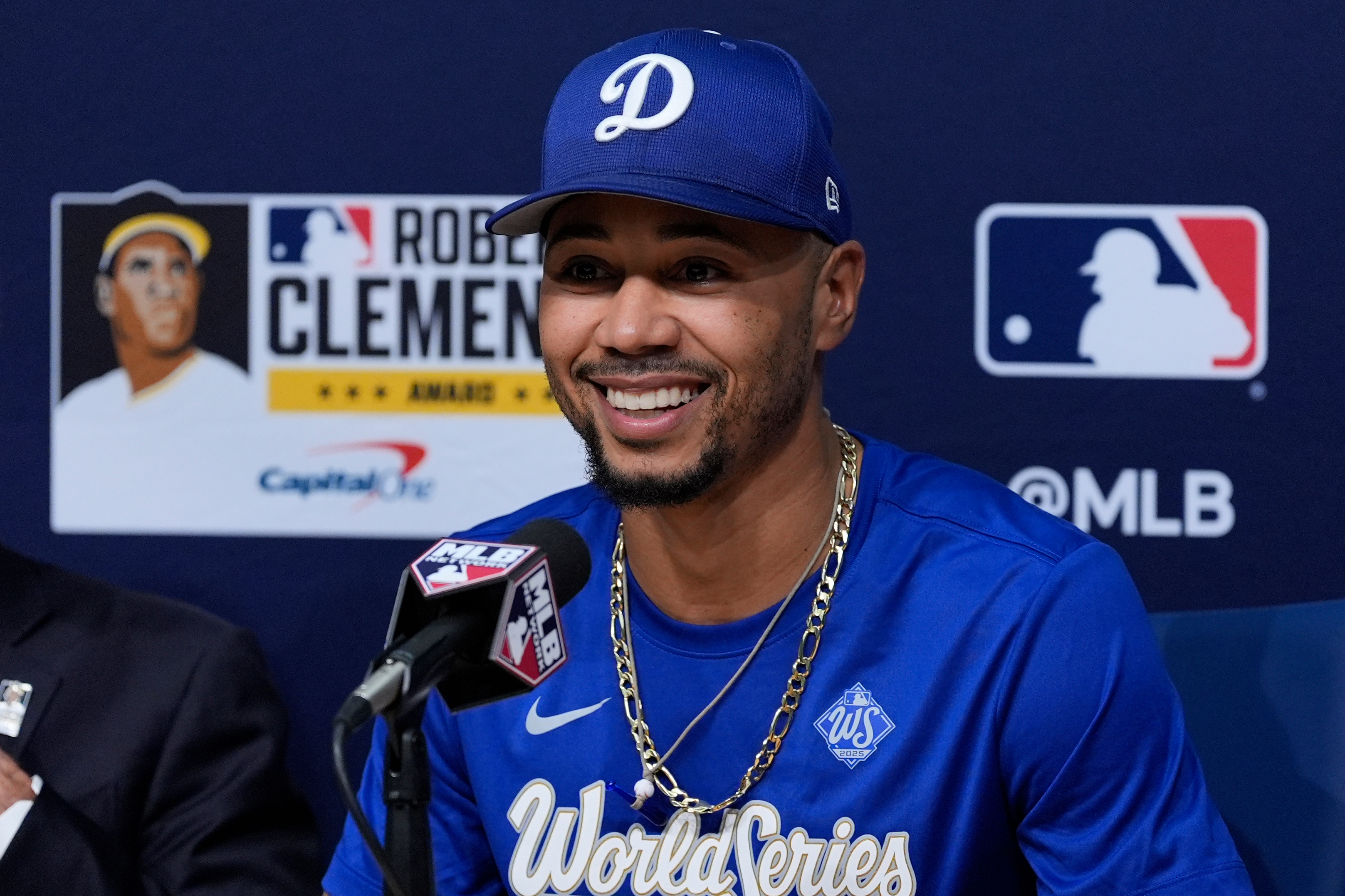 Dodgers' Mookie Betts wins 2025 Roberto Clemente Award for his