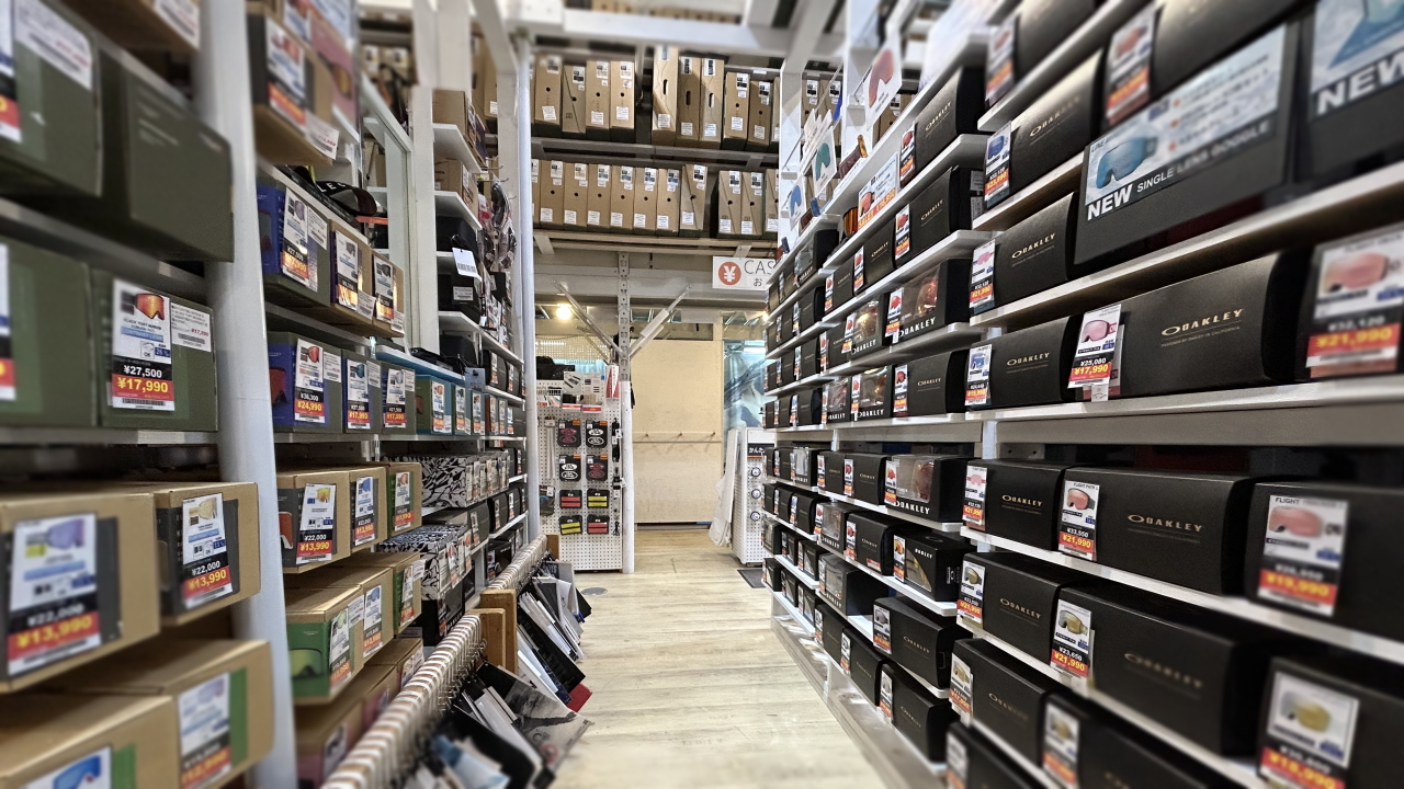 1年中スノーボード＆スキーの専門店 オフワン国道16号