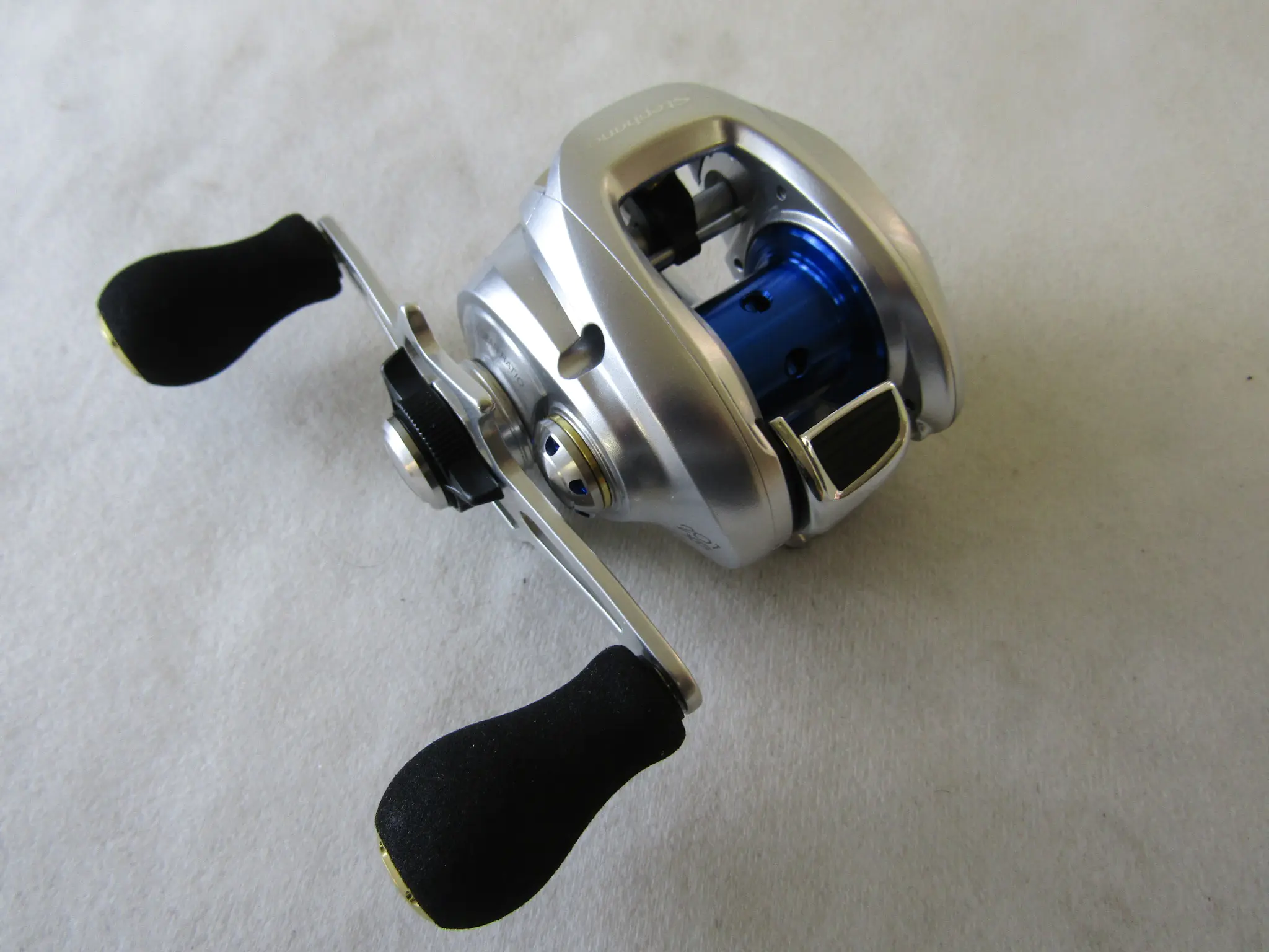 ステファーノ201XG（左） - 29,700円 : 海釣り、船釣り専門店の沖三昧