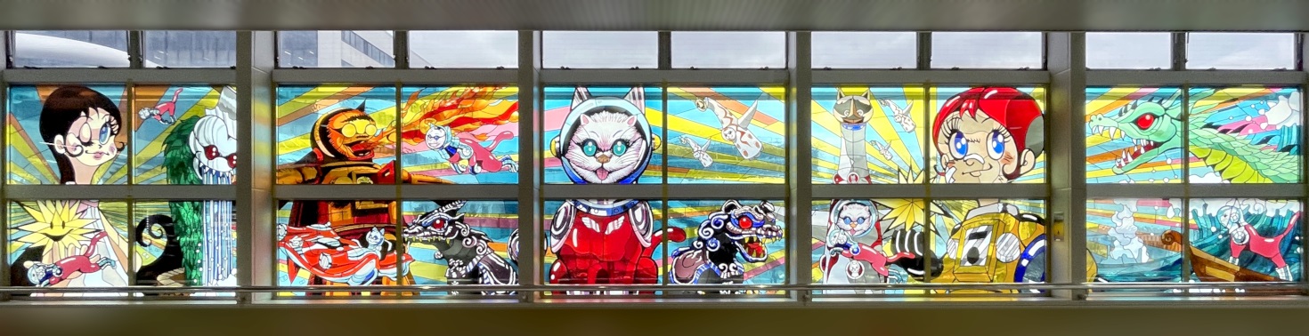 大阪空港駅に新スポット 大型ステンドグラス『生命の旅』が出現