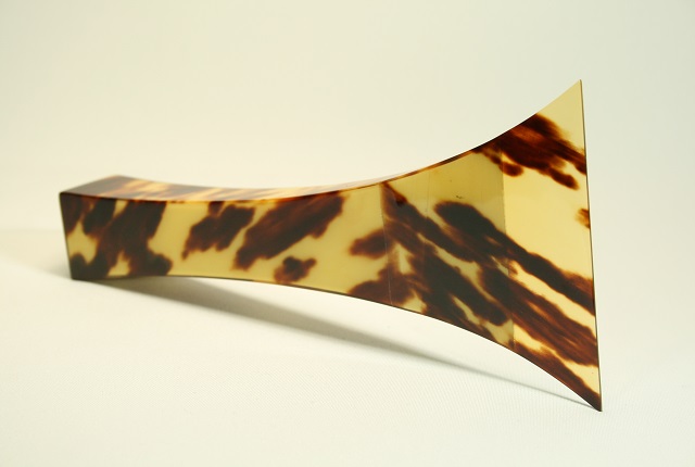 津軽三味線の鼈甲撥 津軽三味線 鼈甲撥 開き9㎝ 長さ18.2㎝