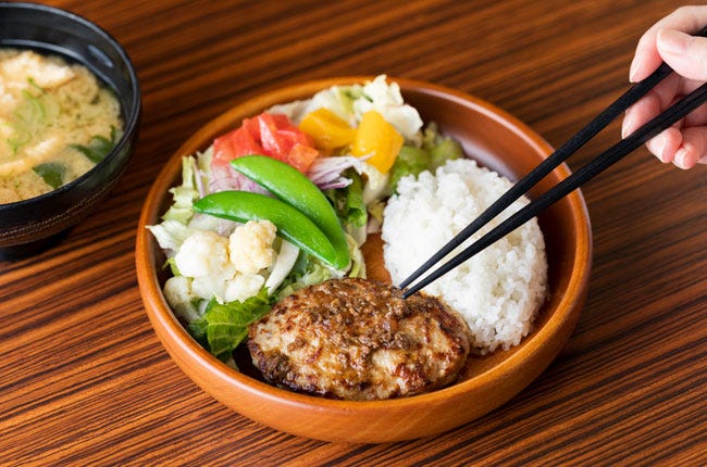 また食べたくなるあのハンバーグ。私に“ちょうどいい”セットで、お腹も