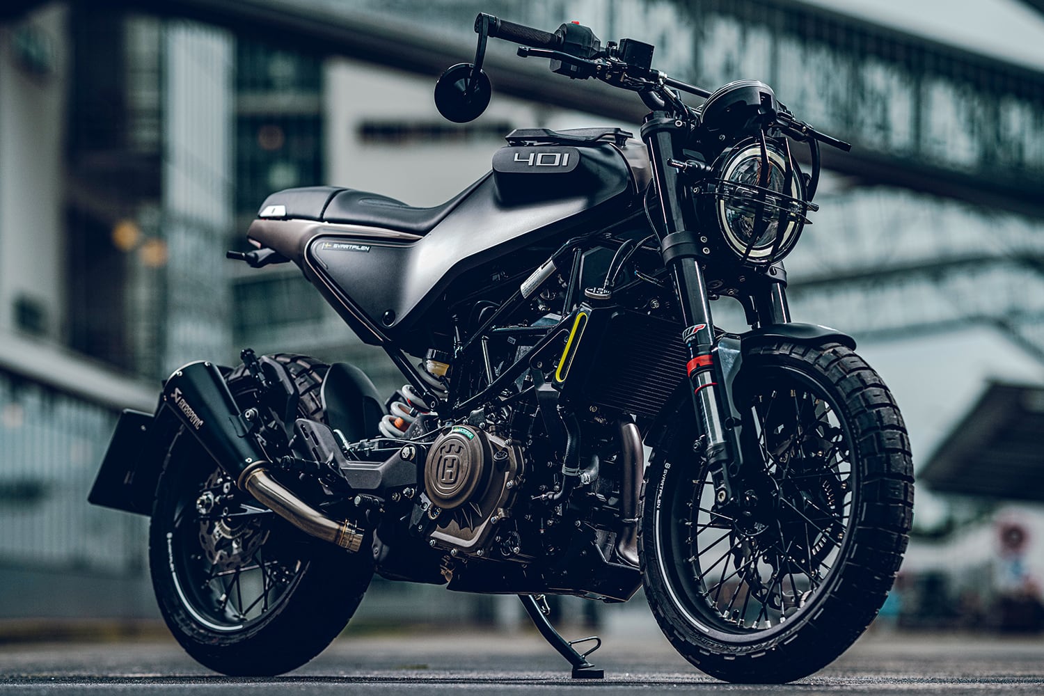 小柄ながら個性的なスタイリングが圧倒的な存在感を放つ：Husqvarna