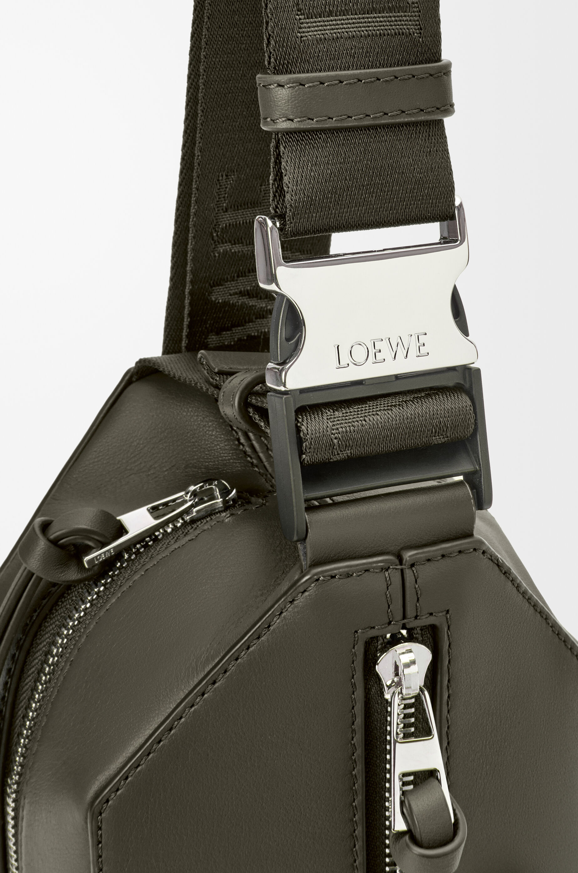 コンバーチブル スリング（クラシックカーフ） グリーン - LOEWE Japan