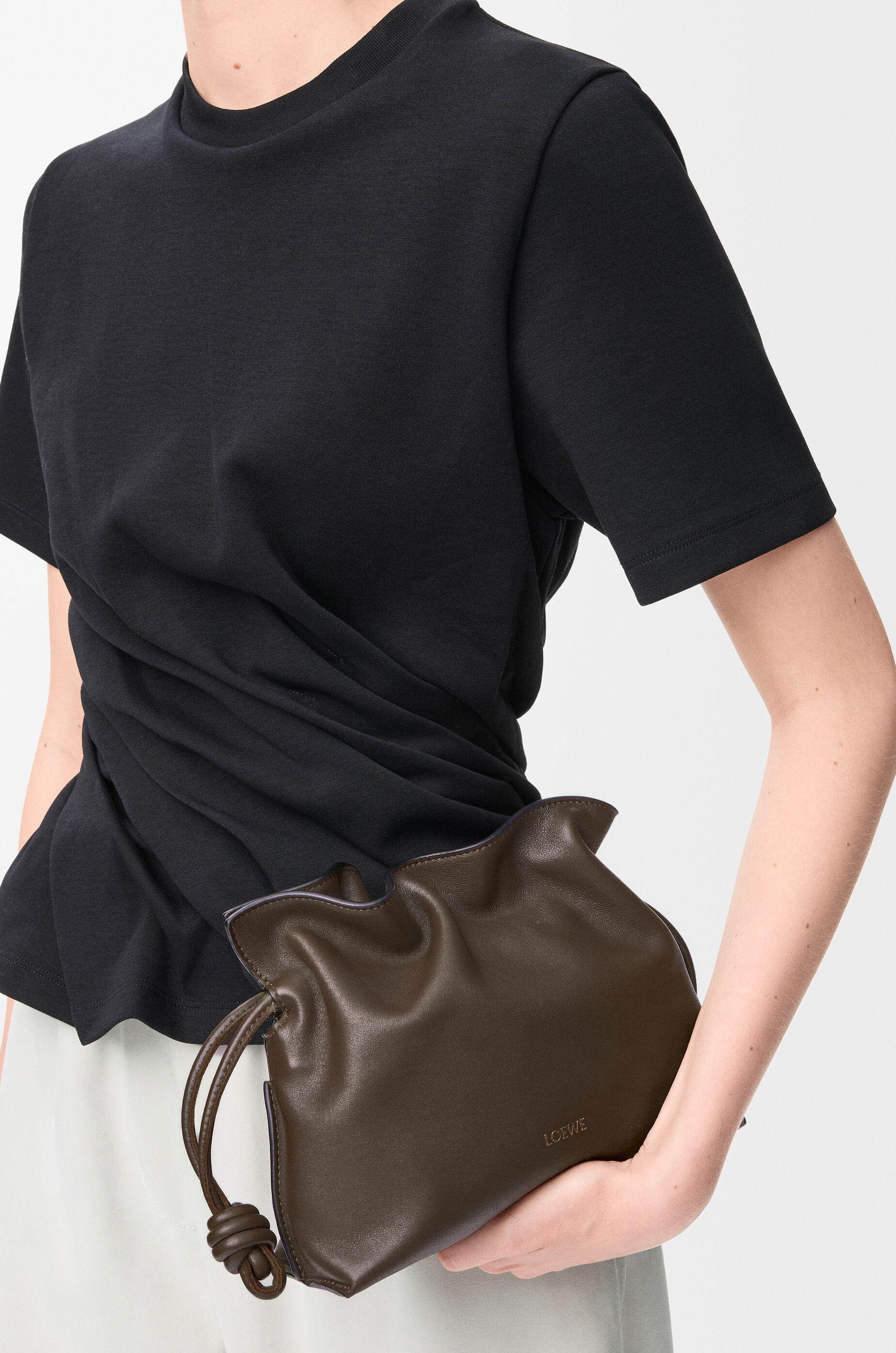 フラメンコクラッチ ミニ（ナパカーフ） ブラウン - LOEWE Japan