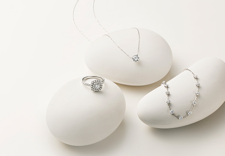 ピアス/イヤリングの一覧｜七色に煌めくラザール ダイヤモンドの