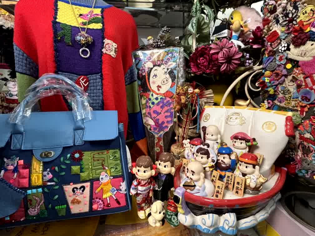 専用 最終値下げ！アルベロベロ♥️ぶたさんのポケットが可愛い!黒
