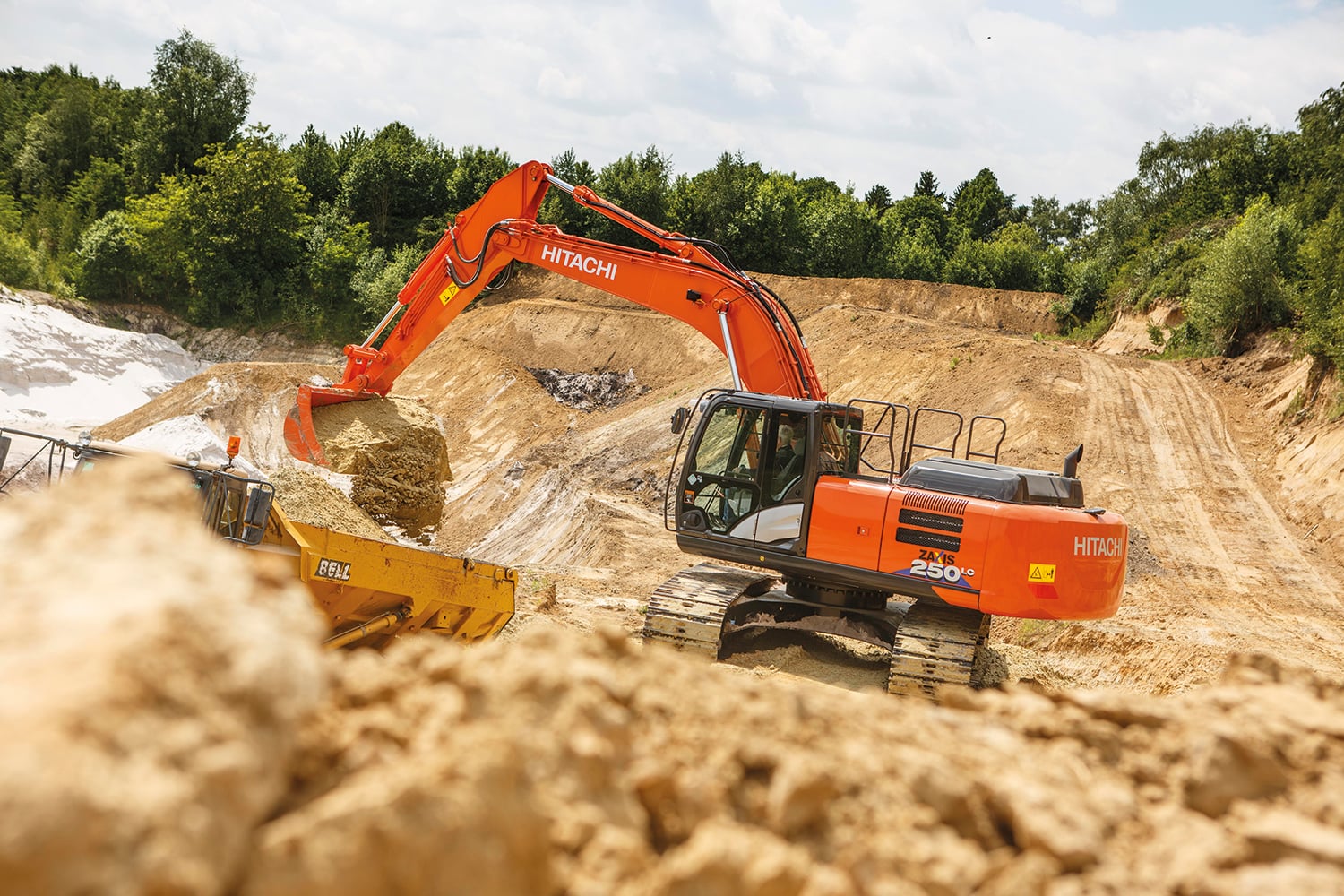 crawler-excavators-zx-250-lcn-