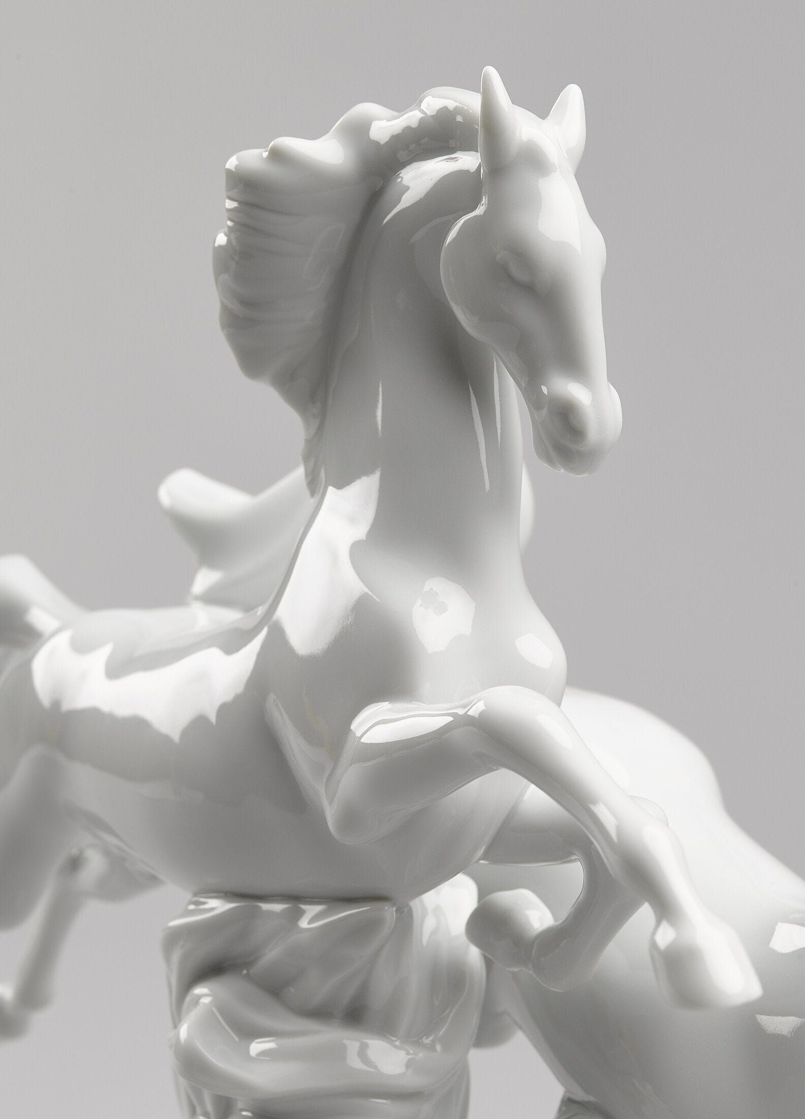 駆ける馬 (White) | リヤドロ公式オンライン