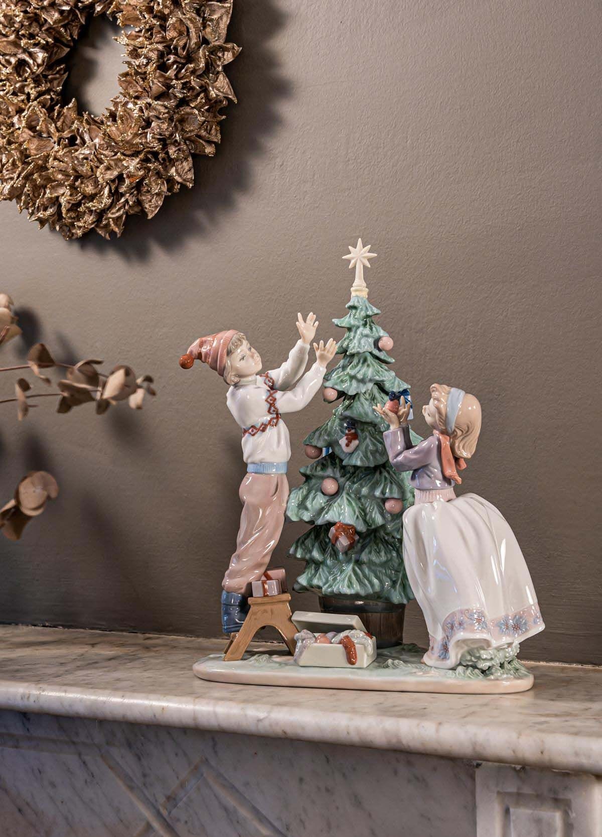 Trimming the tree figurine | Lladró® USA
