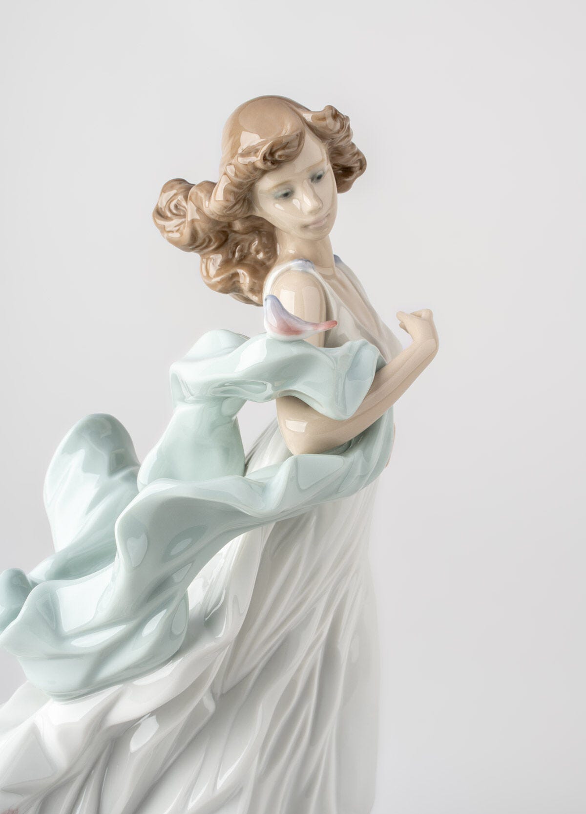 Summer Serenade Woman Figurine | Lladró® USA