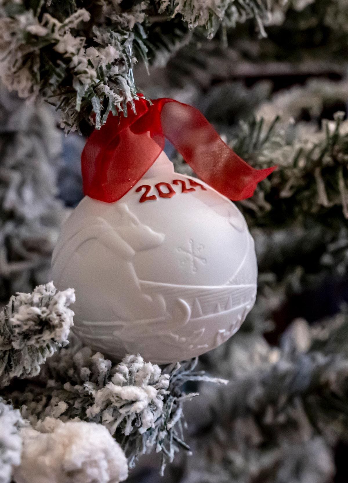2024 Christmas ball (Re-Deco red) | リヤドロ公式オンライン