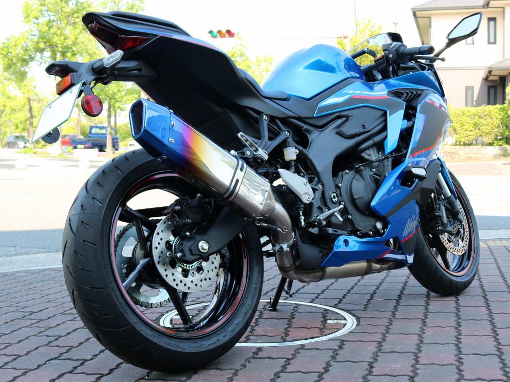 Ninja ZX-4R SE社外マフラー取付 | カスタム | MotoShop Konno（モト
