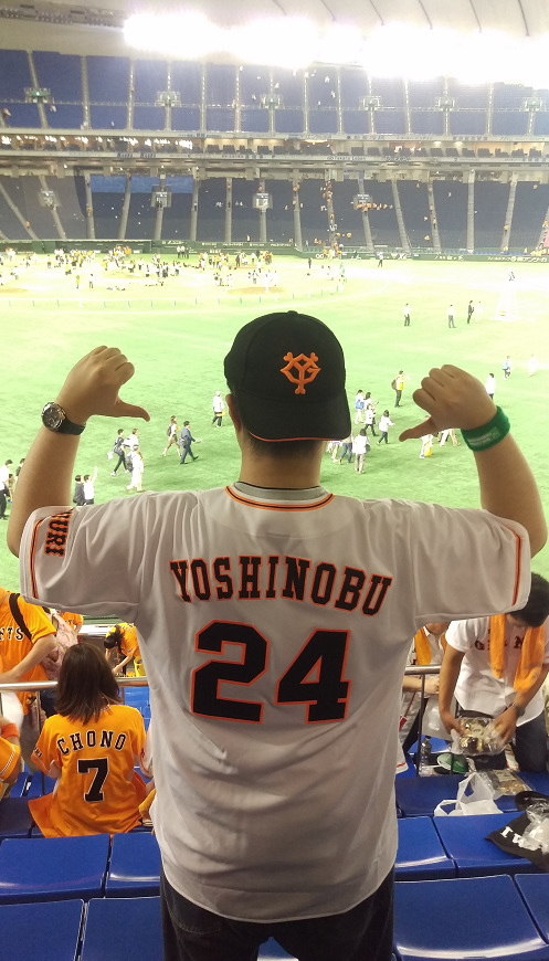 ジャイアンツのホーム無地ユニフォームに高橋由伸監督のYOSHINOBU 24