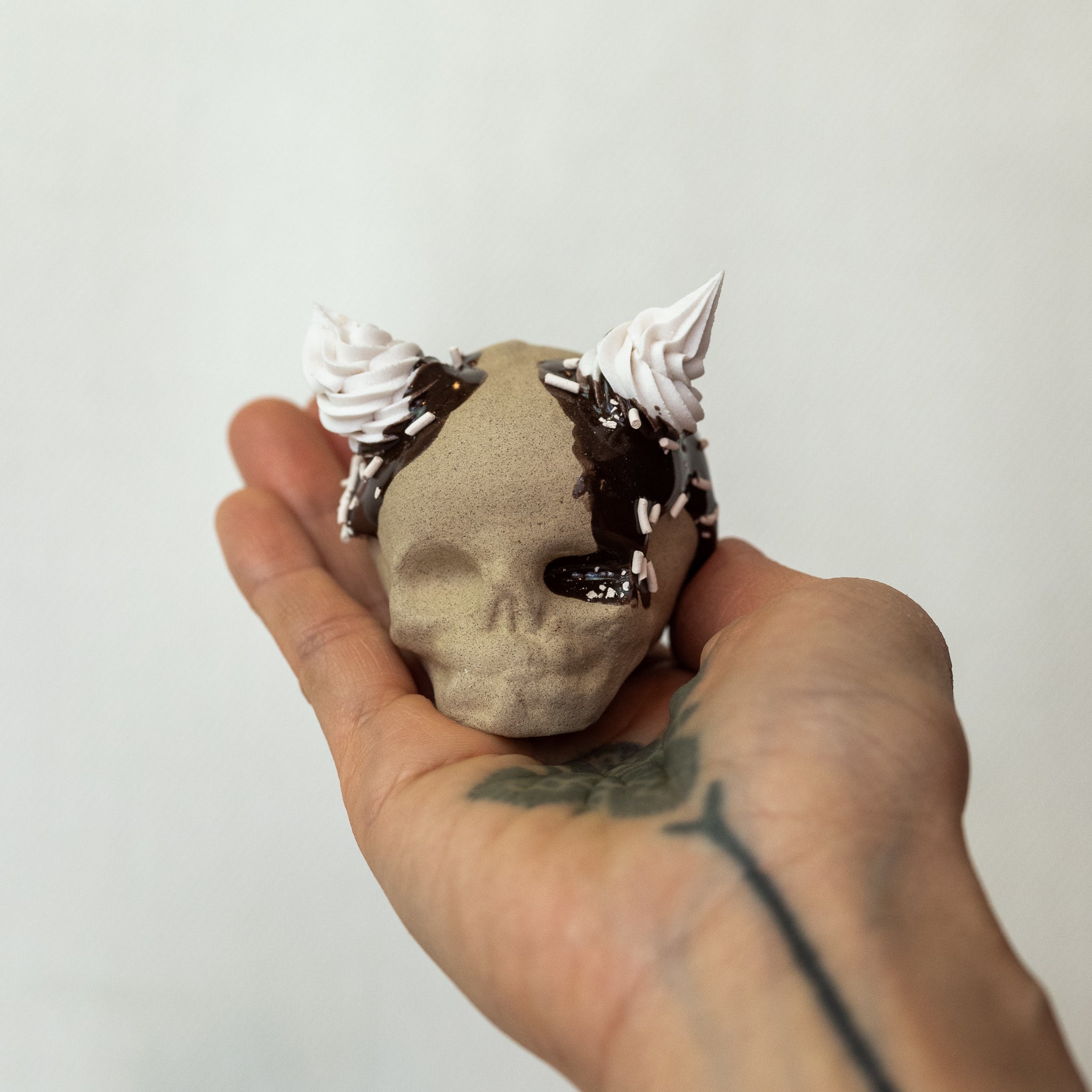 Ceramic Cream Horn Chocolate Drizzle Skull (Medium) – Jacqueline