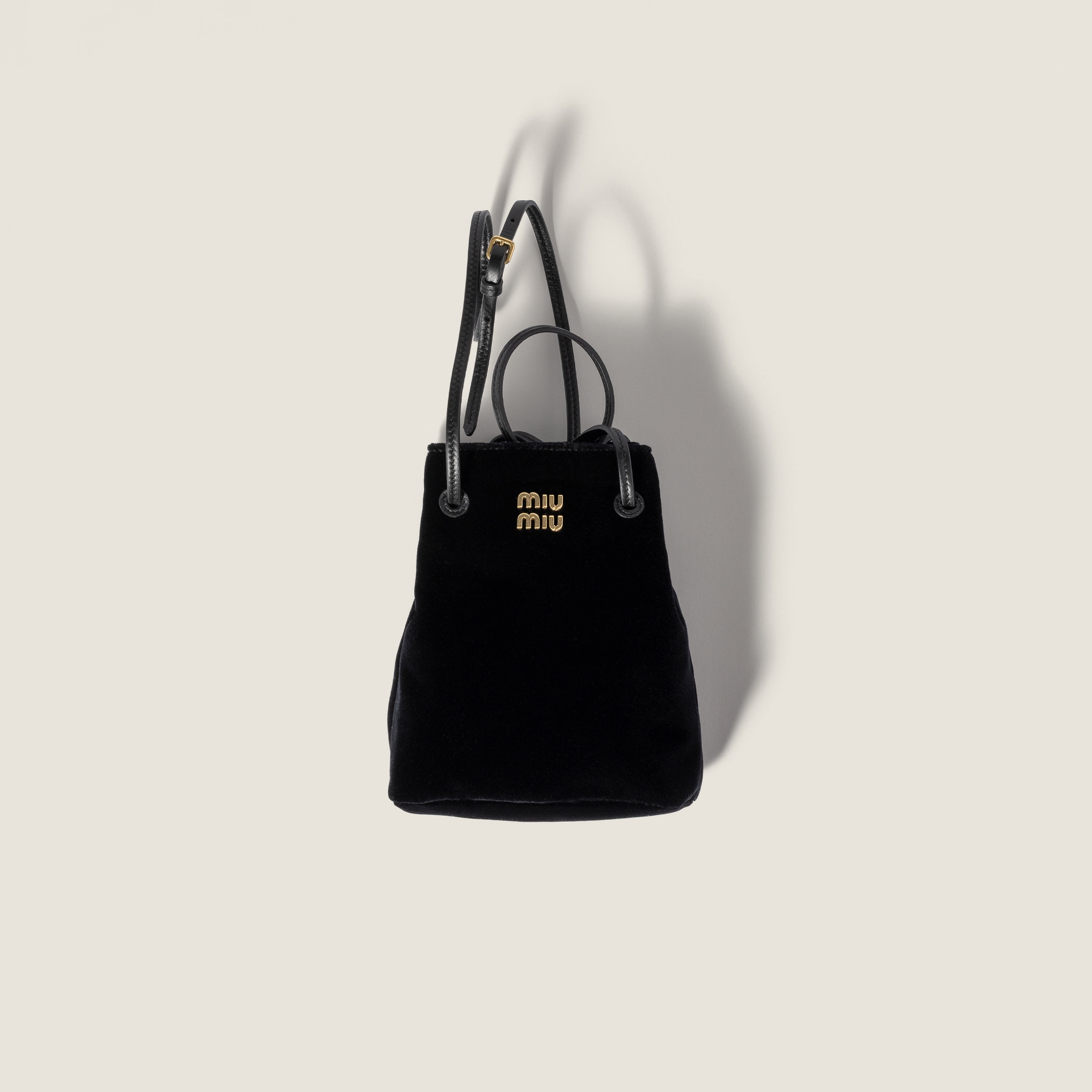 ブラック ベルベット ポーチ | Miu Miu