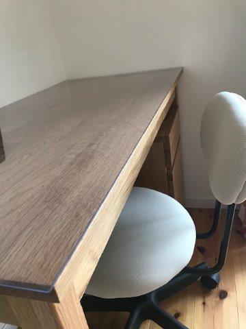 無印良品のデスクサイズに合わせてオーダーできました | 透明テーブル