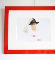 Kate Moss × Supreme × Louis Vuittonを額縁セットで販売中！ ー