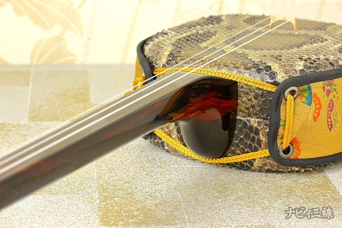 沖縄三線 カマゴン クバヌフニ 久場の骨 スンチー塗り 三線棹の原木の