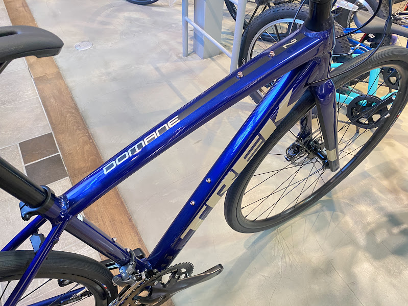 宇品店】 展示在庫のTREK 旧モデルスポーツ自転車がお買い得