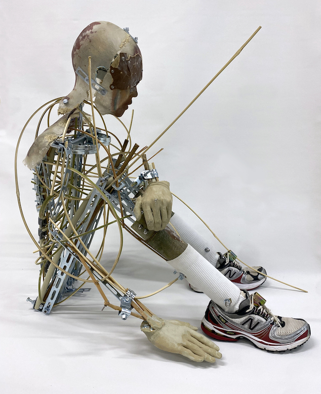 独自の着眼点で構成されたパラレルワールドを提示。磯村暖個展「カ