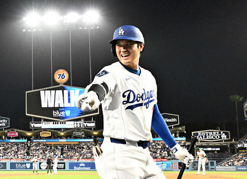 ドジャース 球場配布ボブルヘッド(ロバーツ監督) ドジャース・ロバーツ