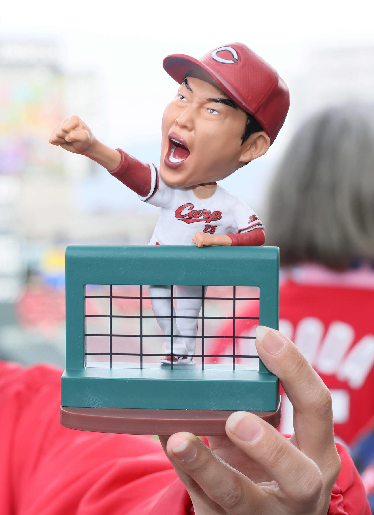 広島】来場者先着2万名に新井監督ボブルヘッド人形配布「そっくりすぎ