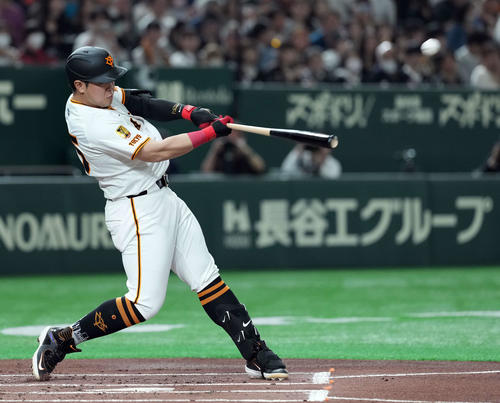 巨人】岡本和真が先制3ラン 前日は腰の軽い張りで欠場も復帰後初打席