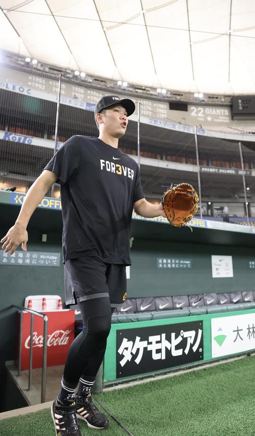巨人】試合前練習で「FOR3VER」Tシャツ＆キャップ着用 ミスター追悼