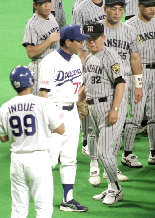 明大OBルート入手 阪神タイガース 2003年星野監督時代 金属ボタン12個
