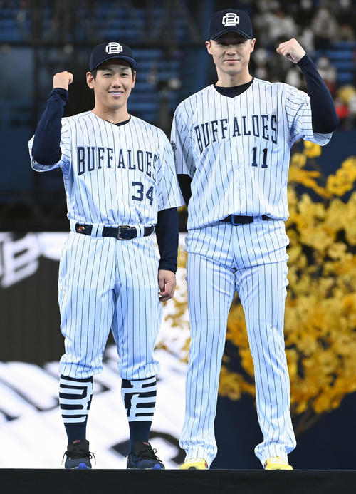 オリックスがサードユニお披露目、白とネイビーのヤンキース色調