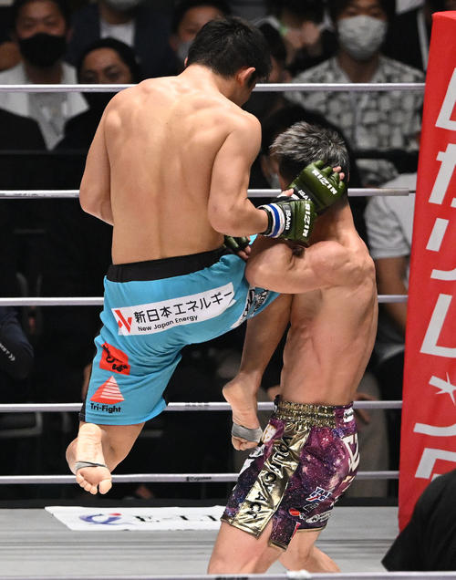 RIZIN】フェザー級王者牛久絢太郎が初防衛、初代王者斎藤裕を判定で