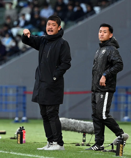 近江高校サッカー部ウインドブレーカー news_twitter_399633_1.jpg?time