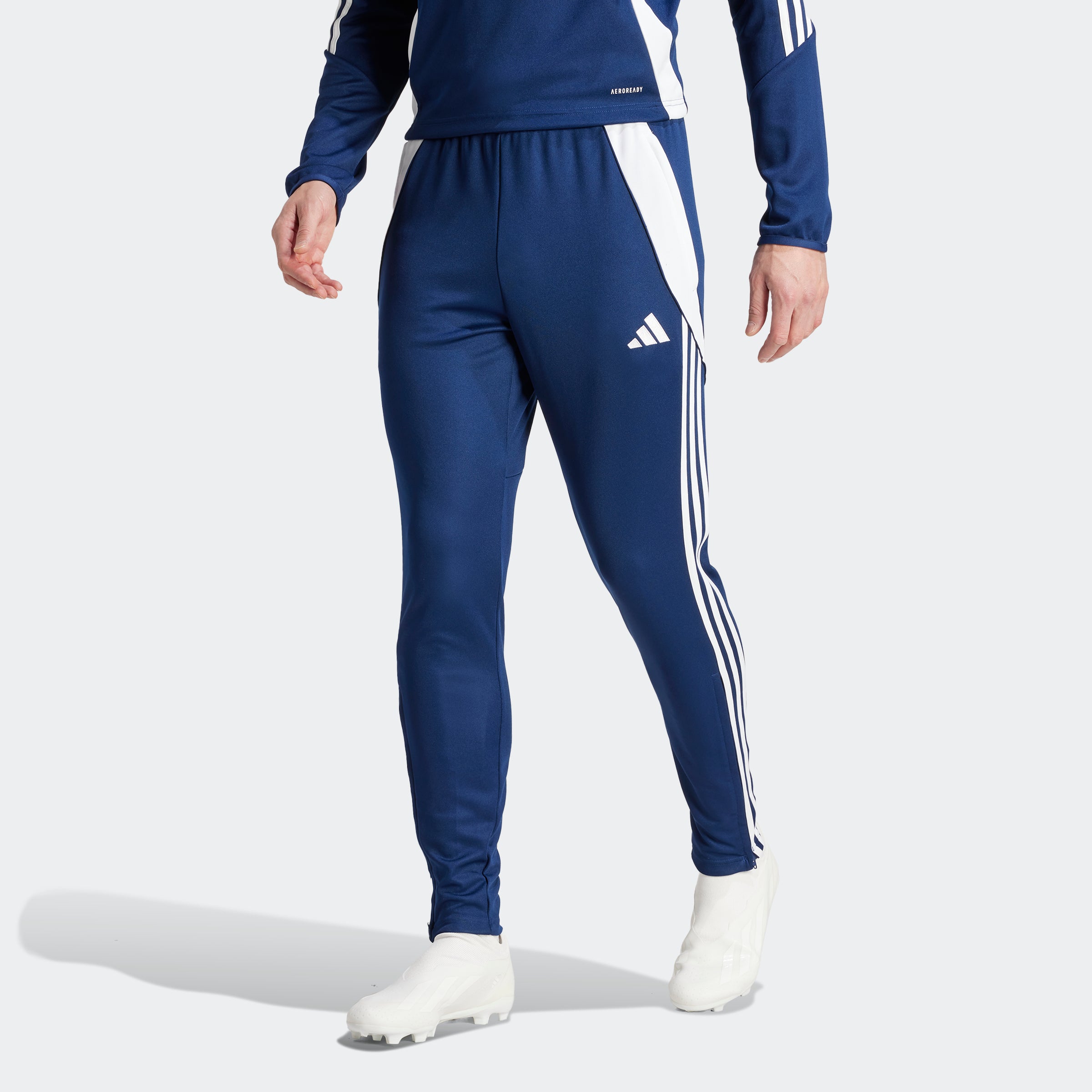 IR9343_3_APPAREL_OnModel_Stand