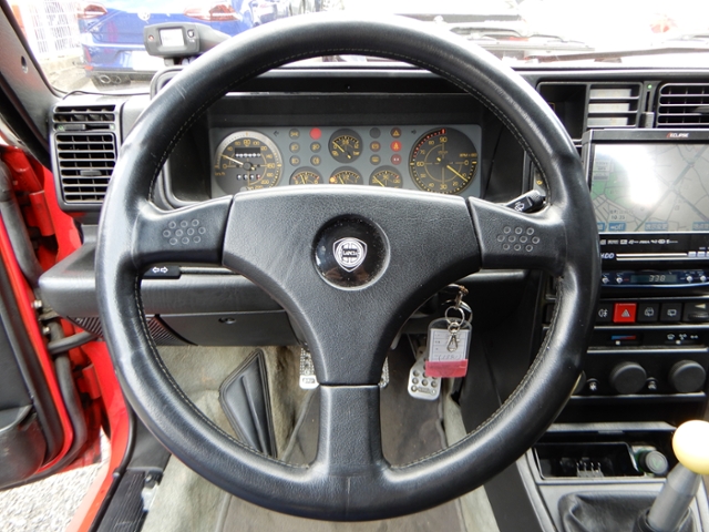 ランチアデルタEVO1 ステアリング