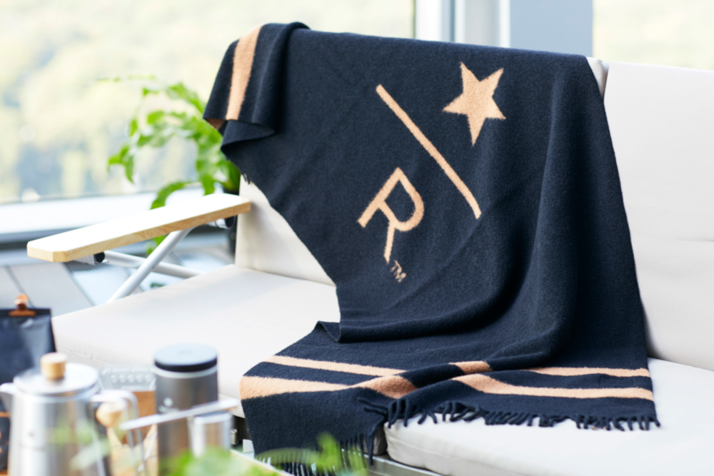 スターバックス リザーブ® ロースタリー 東京×Snow Peak」の