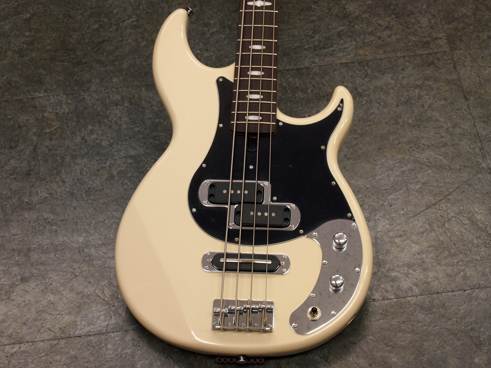 YAMAHA BB424X VW (Vintage White) 税込販売価格 ￥44,800- 中古 状態